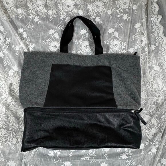 DSW Handbags - DSW Designer Shoe Warehouse Gray Wool & Black Faux Leather Large Tote Bag | Top